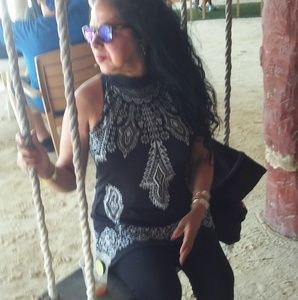 Meet your Posher, Adella